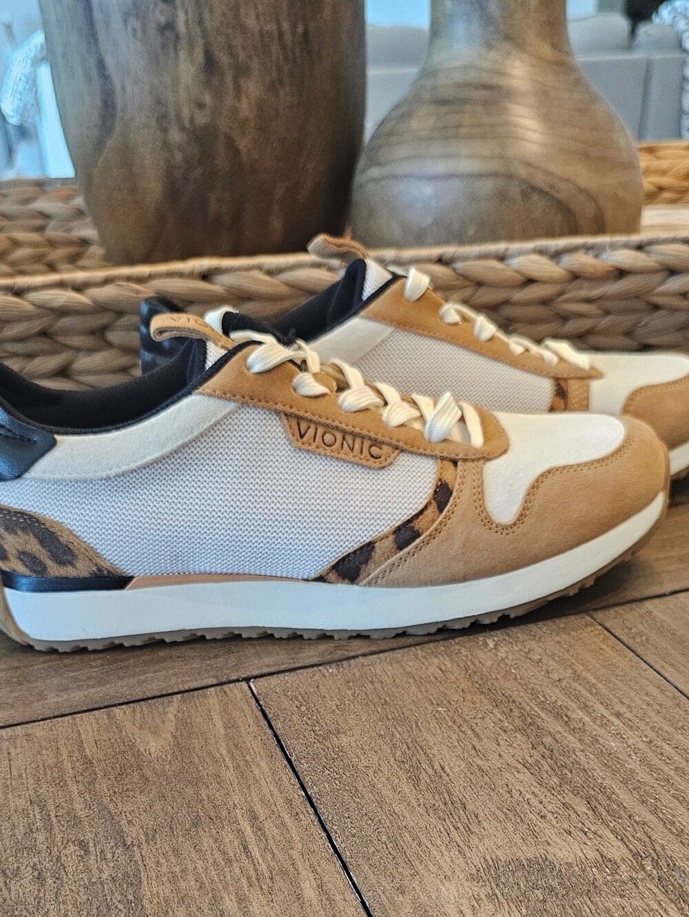 Vionic Women's Orthopedic Tan White Lace-Up Sneakers Women's Sz 8.5 - Picture 4 of 12